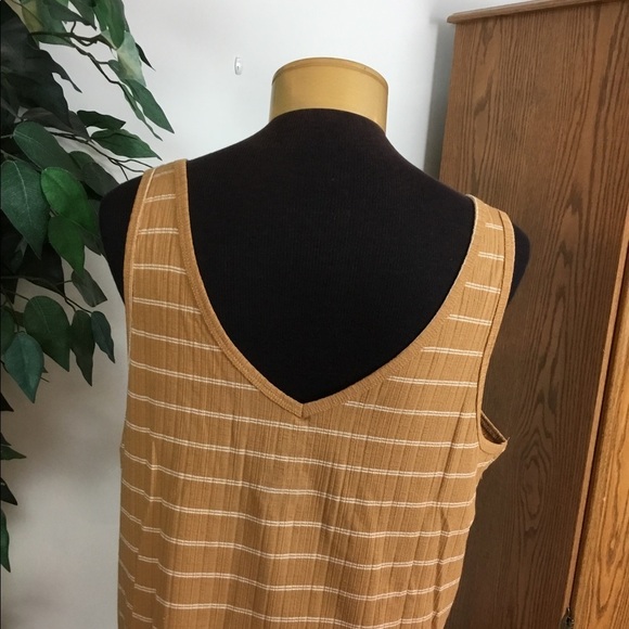 So XL camel stripe double v neck tank top (knotted front can be undone) - Picture 5 of 11